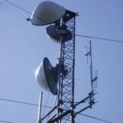 برج بث FM TV عالي الطاقة مجلفن بالغمس الساخن بقطر 20 مترًا إلى 200 مترًا لنقل إشارات الراديو والتلفزيون