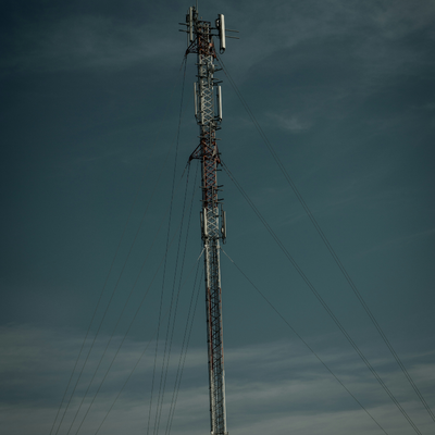 35M Q355 Steel Guyed Tower Light Foundation لتغطية مساحة واسعة من الأراضي العشبية