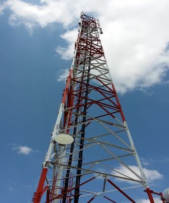 30 40 50 مترات الراديو 3 ساق برج فولاذ زاوي شبكة 5G برج الاتصال الميكروويف المغلف