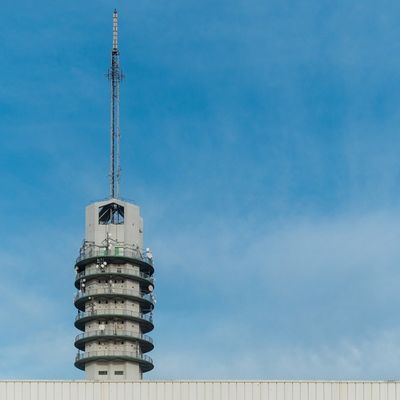 برج فولاذي أنبوبي ذو 3 أرجل