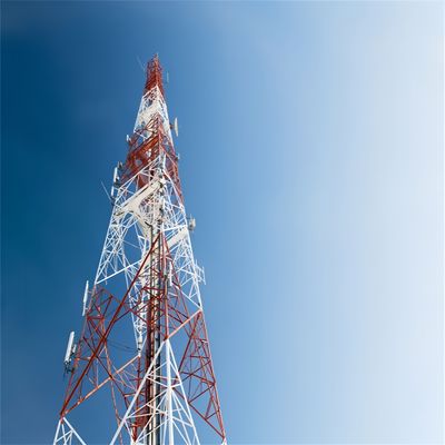 30m 40m 45m 50m 60m 80m الميكروويف ذات الدعم الشبكة برج 3 ساق زاوية الصلب الهوائي برج الاتصالات