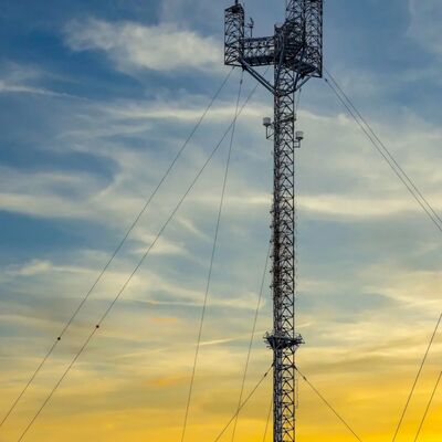 برج الأسلاك المصنوعة من السلك الذي يحتوي على الامتثال للتصميم لمعايير ANSI/TIA-222-G-H-F ومعايير EN الأوروبية للأداء الهيكلي