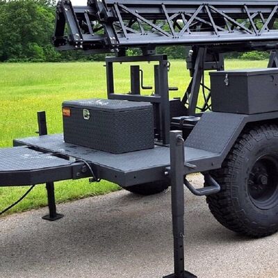 برج الشبكة التلسكوبية 15-30M شاحنة الصلب المصنوع من الصلب المصنوع من الصلب مرصع هوائي اتصال 40M / S مقاوم للرياح