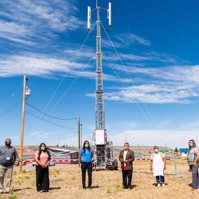 برج الشبكة التلسكوبية 15-30M شاحنة الصلب المصنوع من الصلب المصنوع من الصلب مرصع هوائي اتصال 40M / S مقاوم للرياح