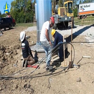 منجم مونوبول للاتصالات مع تصميم عمود صلب وخيارات معالجة السطح بما في ذلك الغزل الساخن والطلاء