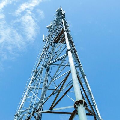 17 25 33M 3 ساق أنبوبية من الفولاذ المغلف صيانة منخفضة في الهواء الطلق 5G 4G المايكروويف الاتصالات الصدر