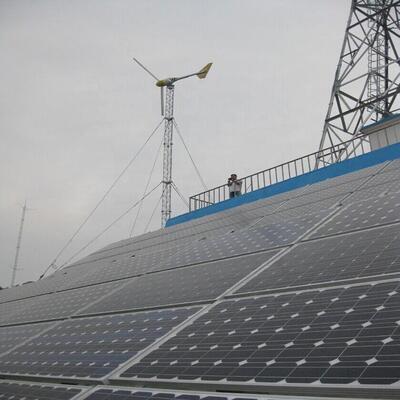 برج هوائي يعمل بالطاقة الشمسية مجلفن ذاتي الدعم 20 30 40M 4G 5G خارج الشبكة اتصالات الصاري