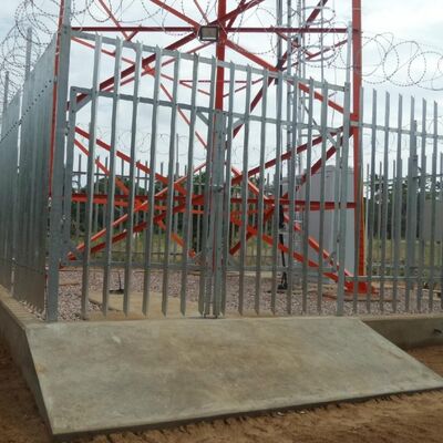 برج هوائي الطاقة الشمسية مع تخزين الطاقة ذاتي الدعم المجلفن 20 30 40M 4G 5G الصاري