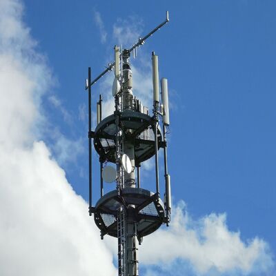 11 17 23M احتكار الفضاء أنبوبي المجلفن الصلب في الهواء الطلق 5G 4G واي فاي برج الاتصالات المدمجة