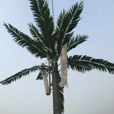 برج الشجرة البيونيك بطول 38 مترًا مصنوع من الفولاذ المجلفن والبلاستيك المقاوم للأشعة فوق البنفسجية مما يضمن المتانة ومقاومة التآكل