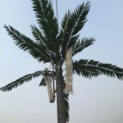 برج شجرة بيونيكي يشبه الشجرة مع فروع وأغصان من ألياف الزجاج لخلط المناظر الطبيعية بسلاسة