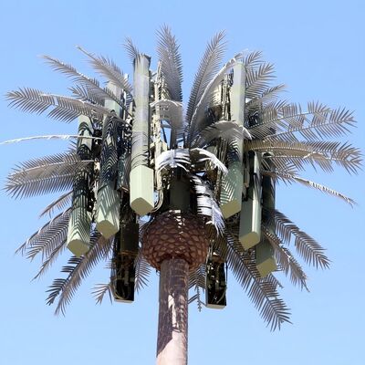 تصميم مخصص لبرج شجرة بيونيك مموه للمناظر الطبيعية الحضرية في المنطقة ذات المناظر الخلابة