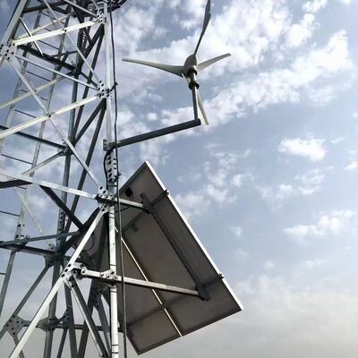 برج اتصالات متوافق مع الطاقة المتجددة لمراقبة حديقة الرياح الشمسية