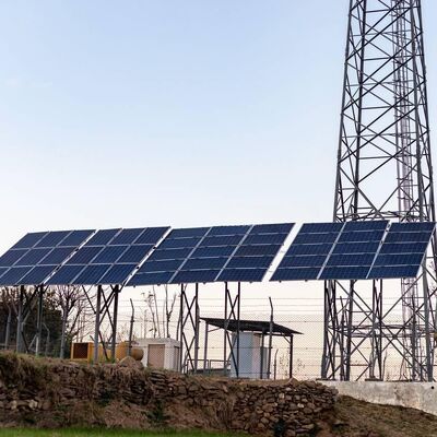 برج اتصالات متوافق مع الطاقة المتجددة لمراقبة حديقة الرياح الشمسية